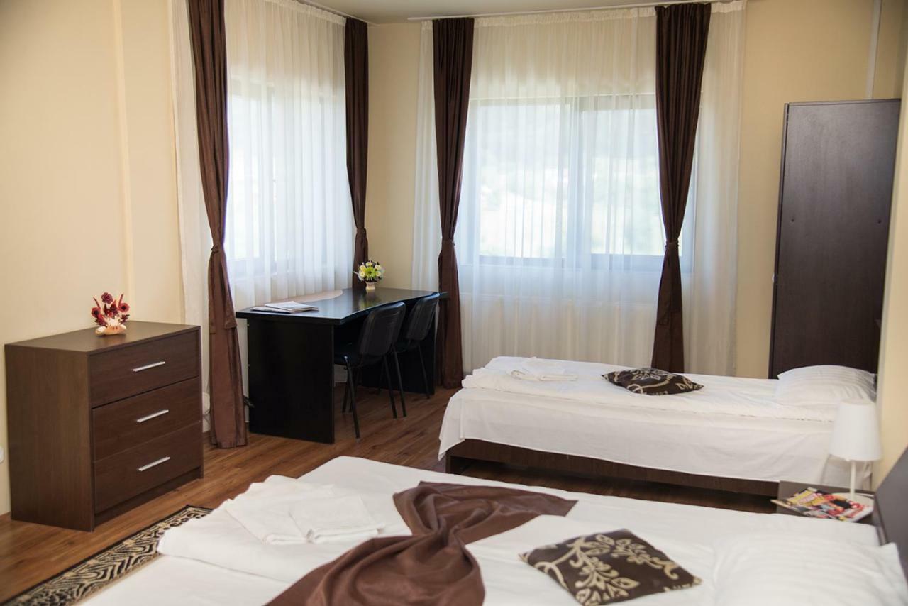 Pensiunea Casa Cu Flori Cisnădioara Zewnętrze zdjęcie